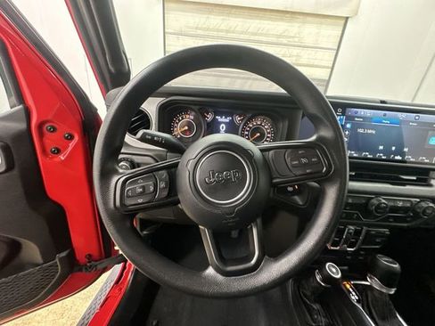 Used 2024 Jeep Gladiator Sport image 12