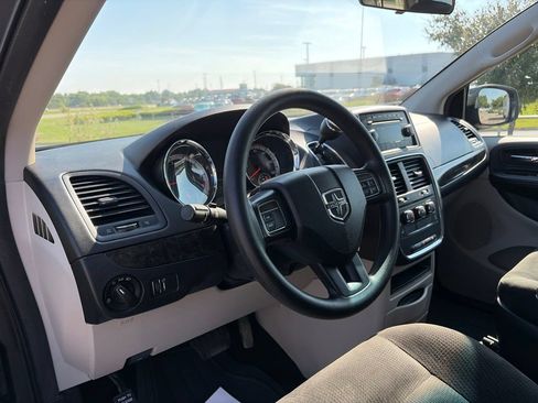 Used 2016 Dodge Grand Caravan American Value Package FWD image 35