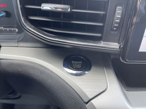 Used 2022 Ford Explorer XLT w/ Equipment Group 202A image 23