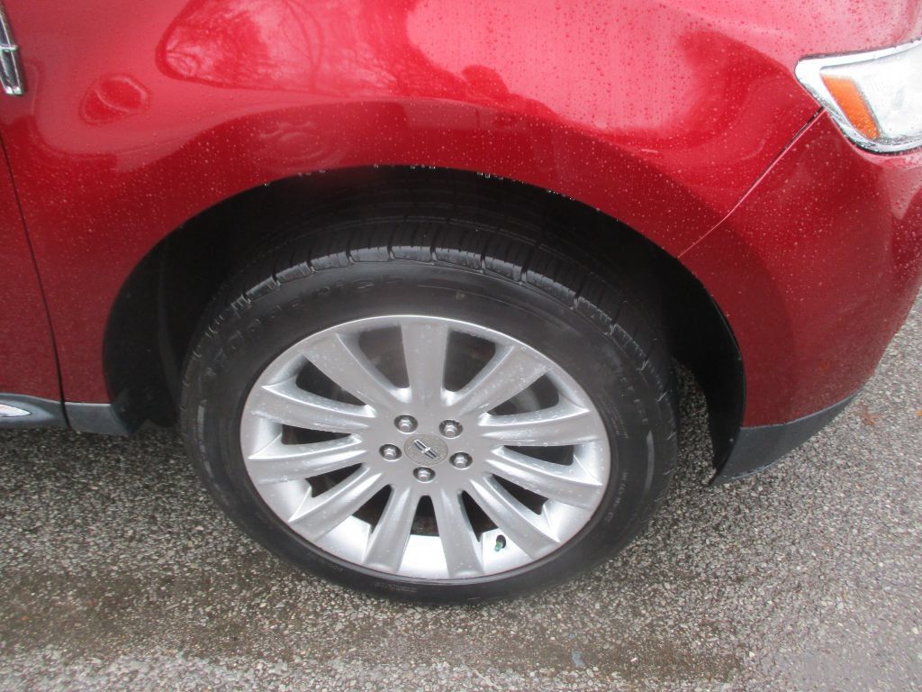 Used 2013 Lincoln MKX AWD image 3