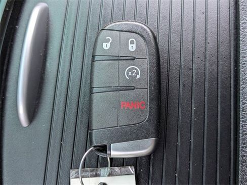 Used 2018 Dodge Charger R/T w/ Blacktop Package image 27