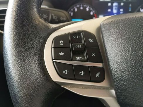 Used 2023 Ford Explorer XLT w/ Equipment Group 202A AWD/4WD image 19