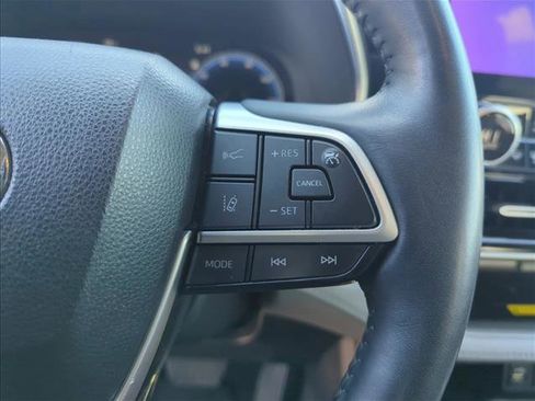 Used 2023 Toyota Highlander Platinum image 14