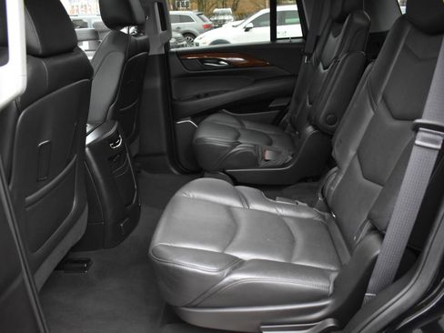 Used 2017 Cadillac Escalade Luxury image 40