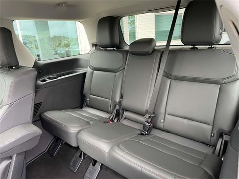 Used 2025 Ford Expedition Active image 14