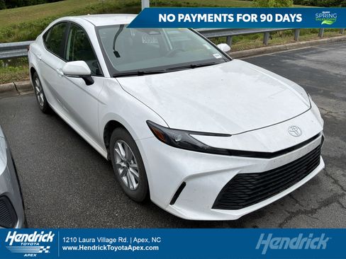 Used 2025 Toyota Camry LE FWD image 1