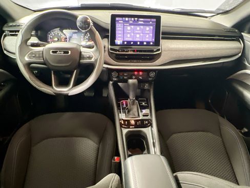 Used 2023 Jeep Compass Sport image 30