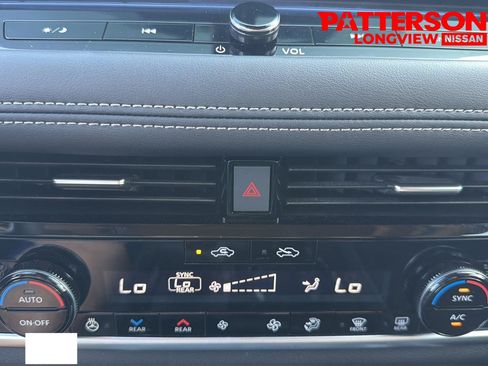 Used 2025 Nissan Rogue Platinum w/ Platinum Premium Package FWD image 11