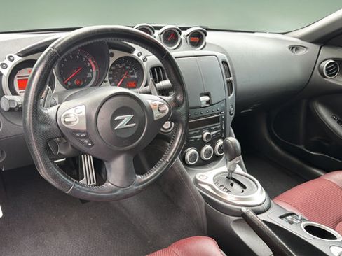 Used 2010 Nissan 370Z Touring RWD image 17