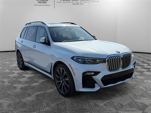 Used 2022 BMW X7 xDrive40i w/ M Sport Package image 3