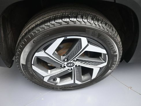 Certified 2023 Hyundai Tucson Limited AWD/4WD image 12