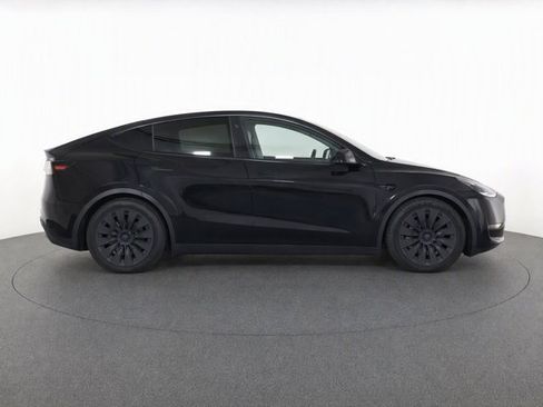 Used 2024 Tesla Model Y Long Range AWD/4WD image 8