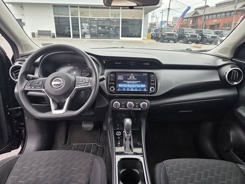 Used 2024 Nissan Kicks SV image 4