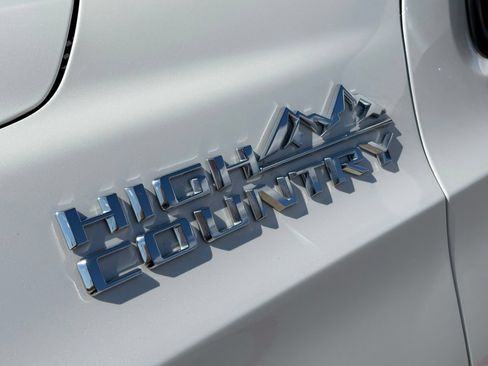 Used 2023 Chevrolet Suburban High Country AWD/4WD image 11