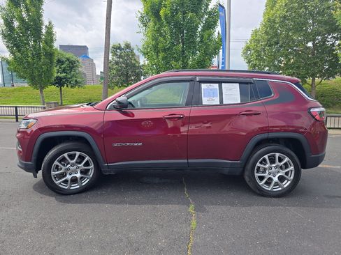 Used 2022 Jeep Compass Latitude w/ Mopar Graphics Package AWD/4WD image 14