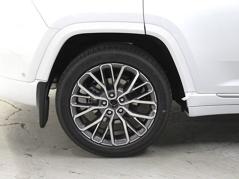 New 2026 Jeep Grand Cherokee Summit w/ MOPAR Finishing Package AWD/4WD image 47