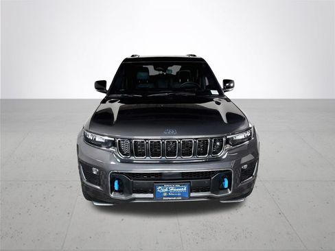 Used 2023 Jeep Grand Cherokee Overland w/ Advanced Protech Group III AWD/4WD image 3