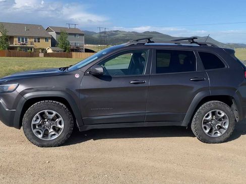 Used 2019 Jeep Cherokee Trailhawk w/ Cold Weather Group AWD/4WD image 5