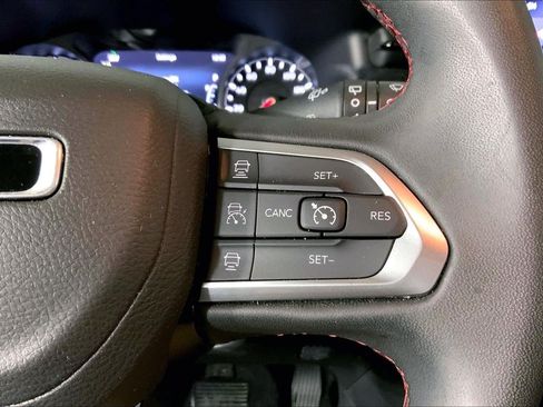 Used 2025 Jeep Compass Trailhawk w/ Trailer Tow Group AWD/4WD image 11