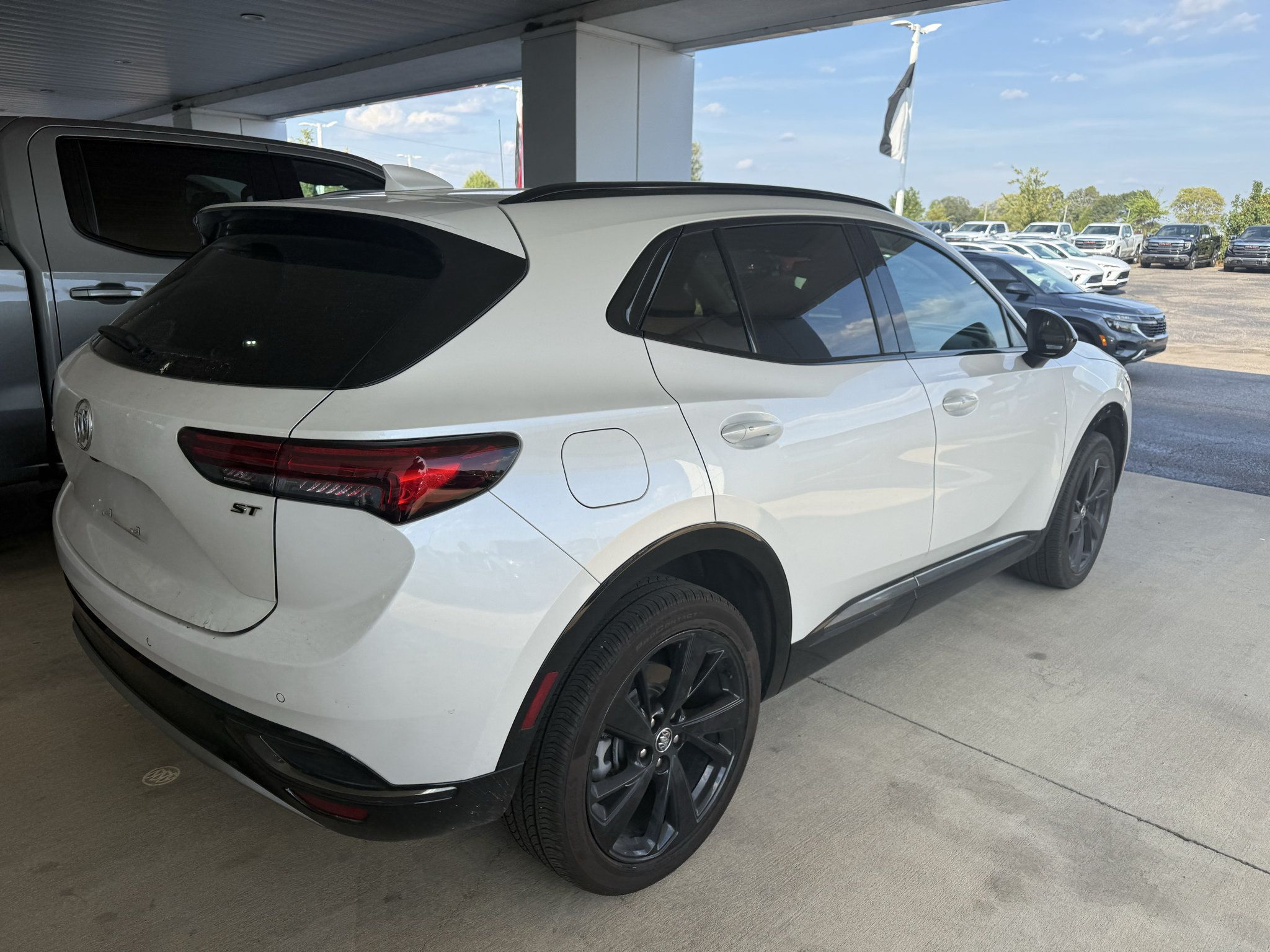 Used 2023 Buick Envision Preferred w/ Sport Touring Package AWD/4WD image 4