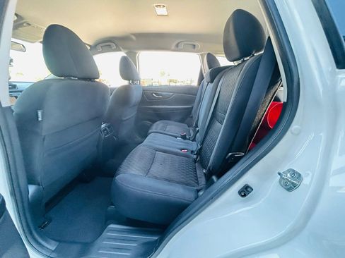 Used 2018 Nissan Rogue SV w/ Premium Package FWD image 27