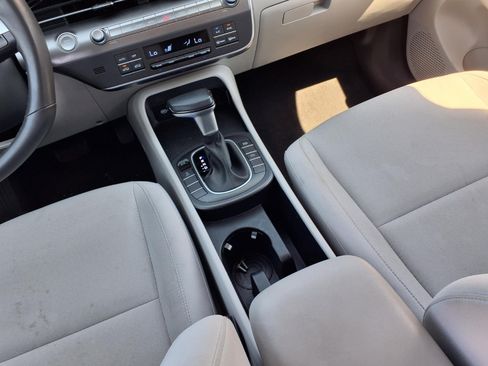 Used 2025 Hyundai Kona SEL AWD/4WD image 9
