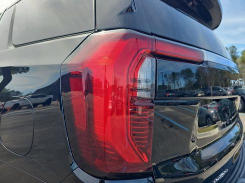 Used 2025 GMC Yukon Denali image 38