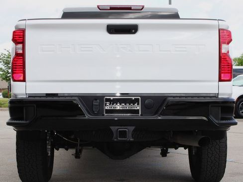 Used 2025 Chevrolet Silverado 2500 Custom w/ Z71 Off-Road Package AWD/4WD image 19