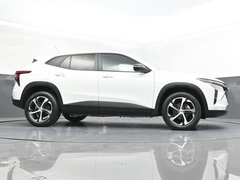 Certified 2024 Chevrolet Trax RS w/ Driver Confidence Package FWD image 38