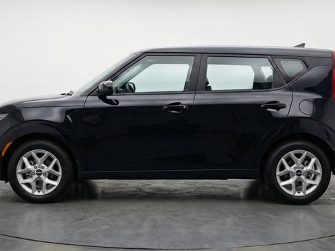Used 2025 Kia Soul LX w/ LX Technology Package image 5