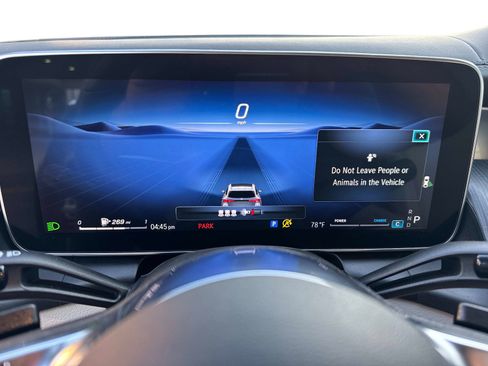 Used 2024 Mercedes-Benz GLC 300 4MATIC image 30