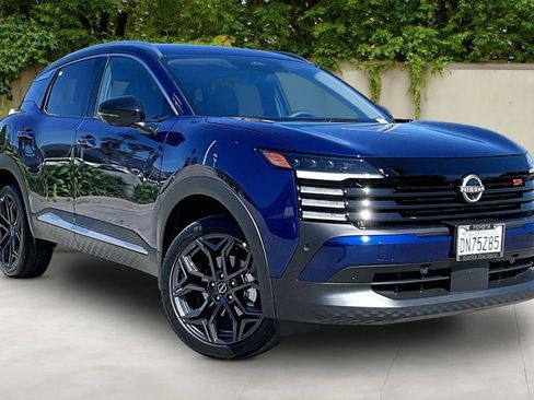 Used 2026 Nissan Kicks SR image 1