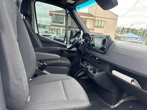 Used 2019 Mercedes-Benz Sprinter 170 image 16