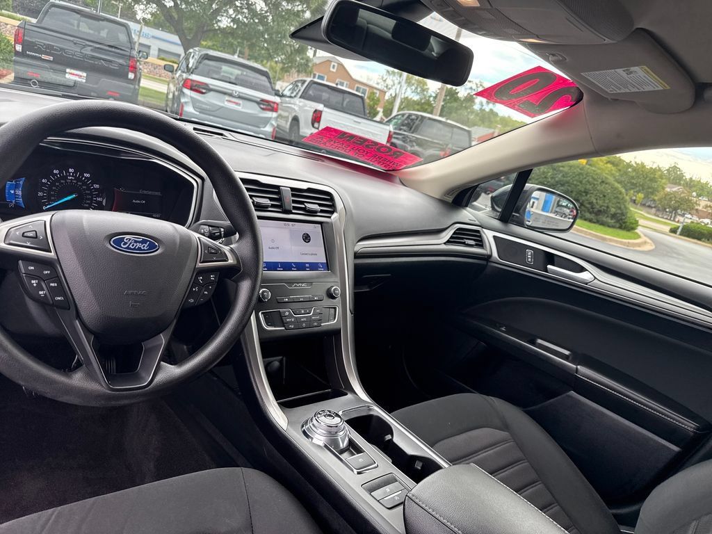 Used 2020 Ford Fusion SE FWD image 23