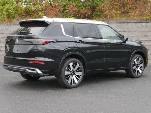 Used 2025 Mitsubishi Outlander AWD image 7