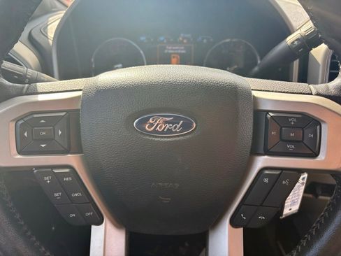 Used 2019 Ford F250 Lariat w/ Lariat Value Package AWD/4WD image 16