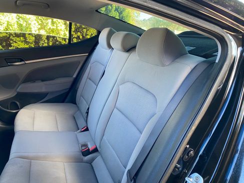 Used 2017 Hyundai Elantra SE image 35