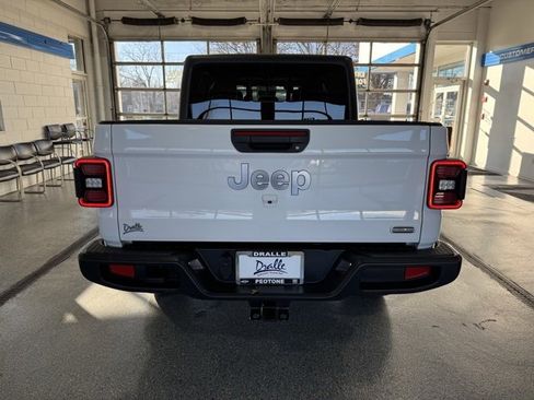 Used 2020 Jeep Gladiator Overland image 9