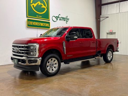 Used 2024 Ford F250 Lariat w/ FX4 Off-Road Package AWD/4WD image 3