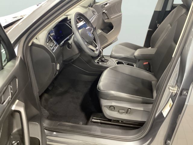 Certified 2023 Volkswagen Tiguan SE FWD image 9