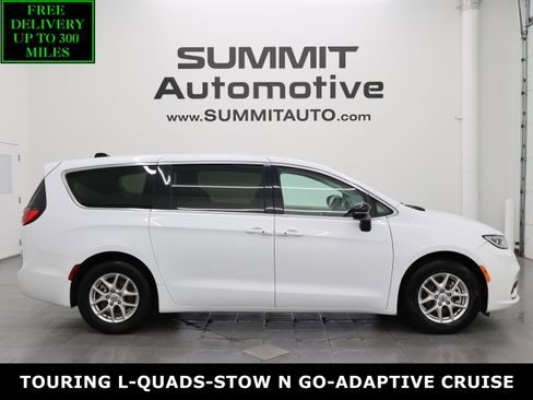 Used 2024 Chrysler Pacifica Touring-L image 1