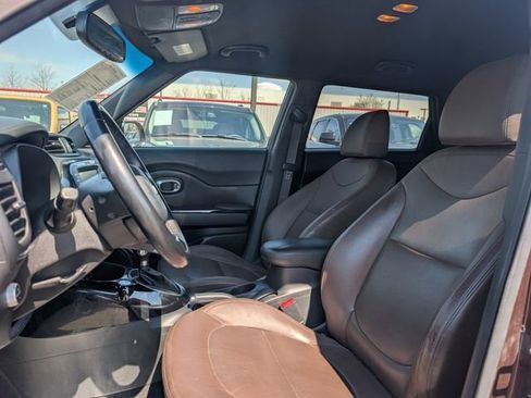 Used 2017 Kia Soul + FWD image 7