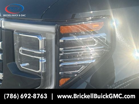 New 2025 GMC Sierra 1500 SLT w/ SLT Convenience Package image 15