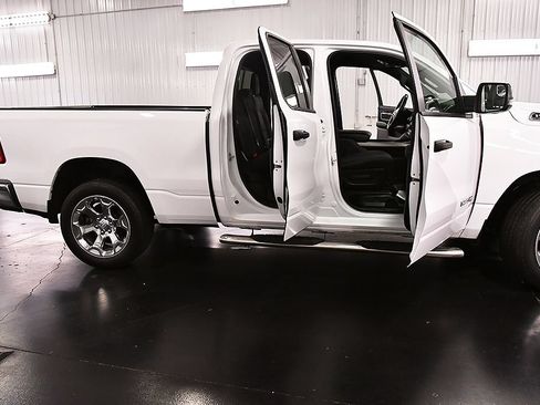 Used 2023 RAM 1500 Big Horn AWD/4WD image 30