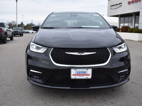 New 2026 Chrysler Pacifica Select image 4