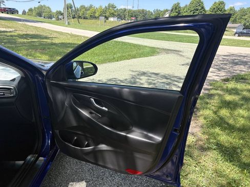 Used 2019 Hyundai Elantra GT FWD image 32