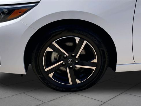 Used 2025 Nissan Sentra SV FWD image 10