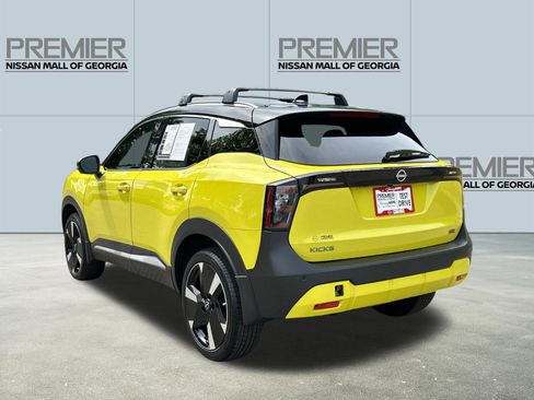 Certified 2025 Nissan Kicks SR FWD image 6