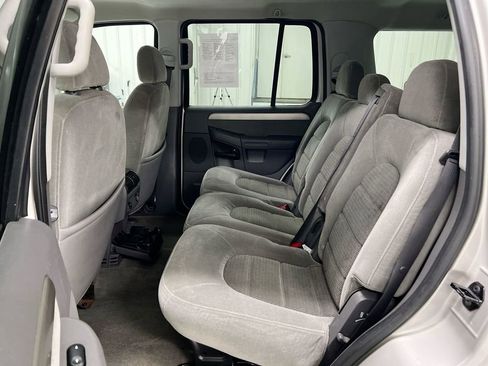 Used 2004 Ford Explorer XLT image 21