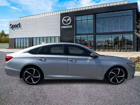 Used 2018 Honda Accord Sport image 2